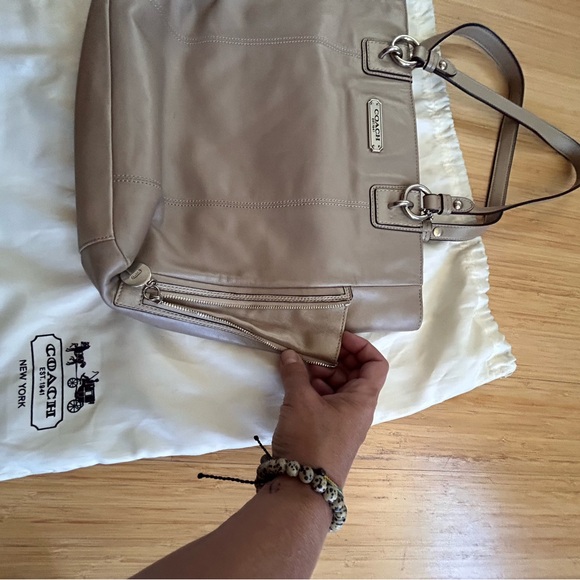 Coach champagne Gallery Leather Zipper Tote Shoulder Bag No. E1260-F19456 - Picture 5 of 9